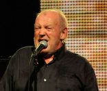 Joe Cocker donne tout lors du 63e bal de la Croix-Rouge monégasque. 5 août 2011