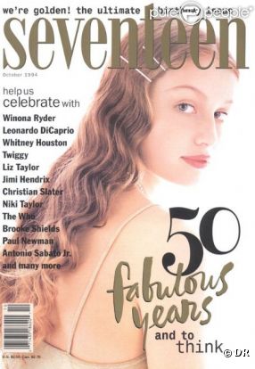 Octobre 1994 : Laetitia Casta est âgée de seulement 16 ans lorsqu'elle pose pour en couverture de  Seventeen .