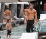 Diego Forlan, 32 ans, star uruguayenne de l'Atletico Madrid, se détend (photo : le 8 août 2011) à Miami en attendant la reprise de la Liga.