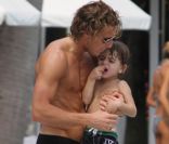 Diego Forlan, 32 ans, star uruguayenne de l'Atletico Madrid, se détend (photo : le 8 août 2011) à Miami en attendant la reprise de la Liga.