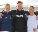 Zara Phillips, son amie la présentatrice télé Nathalie Pinkham et l\'acteur Ewan MCGregor étaient en lice dans l\'Artemis Challenge, course caritative de la semaine de régates de l\'île de Wight, le 10 août 2011.