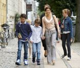 Les princes Nikolai, presque 11 ans, et Felix, 9 ans, ont fait leur rentrée à l'école Krebs de Copenhague le 15 août 2011, accompagnés par leur mère la comtesse Alexandra, ex-épouse du prince Joachim de Danemark.