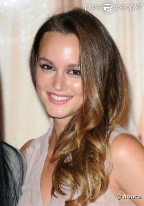 L'égérie du parfum  Lovestruck  de Vera Wang, Leighton Meester, assiste au lancement de la fragrance chez Harrod's à Londres. Le 9 juin 2011.