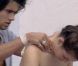 Simon fait un massage à sa belle Juliette dans Secret Story 5