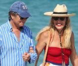 Jerry Hall : A 55 ans, elle s'offre les mêmes folies que Lara Stone et Kate Moss