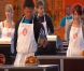 Les cuisiniers amateurs doivent plumer un poulet dans Masterchef 2
