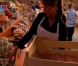 Les candidats font leurs courses dans la grande épicerie dans Masterchef 2