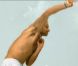 Pour le parfum Challenge Re/Fresh de Lacoste, Andy Roddick tombe le polo... Il fait chaud...