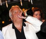 Massimo Gargia déchaîné lors de son anniversaire, le 18 août 2011, aux Moulins de Ramatuelle.