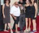 Danny DeVito au sommet avec sa femme et ses trois enfants