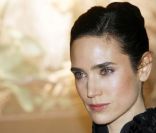  La séduisante Jennifer Connelly provoque le trouble avec ses yeux couleur émeraude. 
