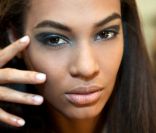   Tendance beauté de l'automne 2011 : regards précieux  
 Backstage défilé Derek Lam Automne-Hiver 2011/2012 
 &nbsp; 