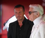 Karl Lagerfeld tourne, à St-Tropez, le nouveau clip de son ami Jean-Roch, samedi 20 août 2011.