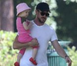 Eric Dane a emmené sa ravissante fillette Billie au parc. Los Angeles, 21 août 2011
