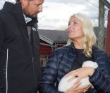 Le prince Haakon et la princesse Mette-Marit de Norvège en visite dans le comté d'Hedmark, le 22 août 2011.