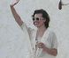 Milla Jovovich : Détente en amoureux, la star se la coule douce