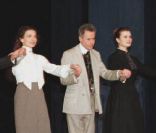 Mère et fille : Ludmila Mikaël et Marina Hands sur scène  en 1996 dans la pièce Gertrud 