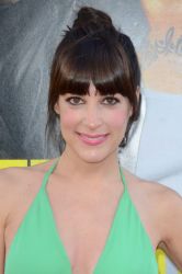 Lindsay Sloane pose lors de la première de Comment tuer son boss ? à Hollywood en juin 2011