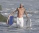 David Beckham à la plage à Malibu avec ses fils Brooklyn, Romeo et Cruz, le 27 août 2011