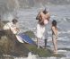 David Beckham est à la plage à Malibu le 27 août 2011 mais il trouve le temps de signer des autographes. 