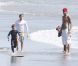 David Beckham à la plage à Malibu avec ses fils Brooklyn, Romeo et Cruz, le 27 août 2011