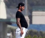 David Beckham affiche un surprenant ventre rebondi sur les plages de Californie lors d'une de ses sessions plages du mois d'août !