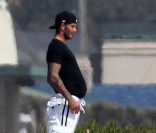 David Beckham affiche un surprenant ventre rebondi sur les plages de Californie lors d'une de ses sessions plages du mois d'août !