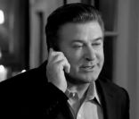 La première pub d'une série de cinq spots hilarants mettant en scène Alec Baldwin et John Krasinski pour la marque New Era 