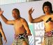 Le traditionnel Haka attendait les joueurs français à la descente de l'avion lors de leur arrivée en Nouvelle Zélande où ils disputeront la Coupe du Monde de rugby