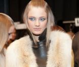   Les couleurs tendance de la rentrée : le gris  
 Backstage beauté Derek Lam Automne-Hiver 2011/2012 .   