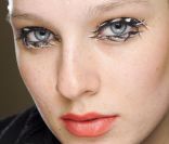   Les couleurs tendance de la rentrée : le noir & blanc  
 Backstage beauté Gaspard Yurkievich Automne-Hiver 2011/2012 .  