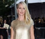   Les couleurs tendance de la rentrée : l'or  
 Naomi Watts adopte déjà la tendance.     