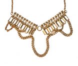   Les couleurs tendance de la rentrée : l'or  
 Collier plastron 