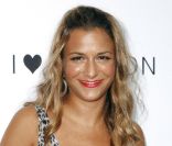 Charlotte Ronson a assisté au mariage de son frère Mark le 2 septembre 2011, en France. 
