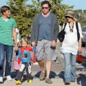 Tori Spelling, très enceinte, confie ses amours Liam et Stella à leur demi-frère