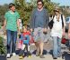 Tori Spelling, très enceinte, confie ses amours Liam et Stella à leur demi-frère