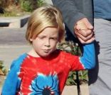 <p>Tori Spelling, enceinte, et son mari Dea McDermott s\'occupent de leurs enfants Liam et Stella en compagnie de Jack Montgommery, le fils de Dean McDermott à la foire de Malibu le 3 septembre 2011</p>
<p>&nbsp;</p>
