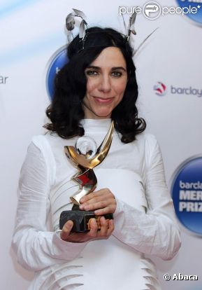 Le 6 septembre 2011, au Grosvenor Hotel de Londres, PJ Harvey s'est vu remettre le Barclaycard Mercury Prize pour son album  Let England Shake . Le deuxième Mercury Prize de sa carrière, une première historique, après celui reçu en 2001 et éclipsé par les attentats du 11 septembre.