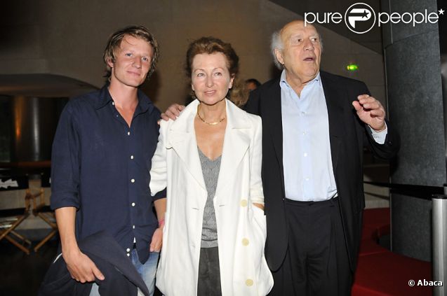 Michel Piccoli avec sa femme et son fils, lors de l'avant-première du film Habemus Papam à Paris le 6 septembre 2011