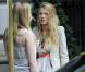 Blake Lively et sa partenaire sur le tournage de Gossip Girl le 7 septembre 2011 à New York.