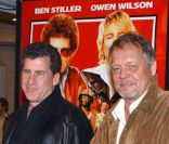 Paul Michael Glaser et David Soul, alias Starsky et Hutch posent à Los Angeles en février 2004 lors de l'avant-première du film inspiré de la série télévisée 
