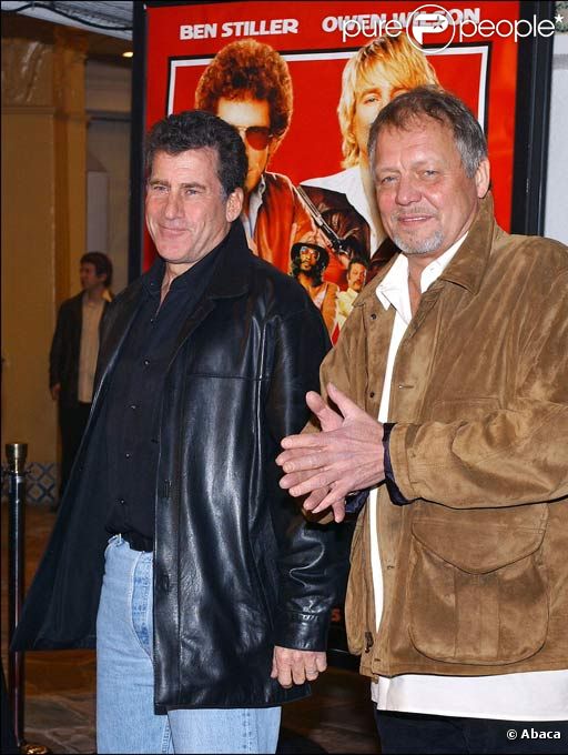 Paul Michael Glaser et David Soul, alias Starsky et Hutch posent à Los Angeles en février 2004 lors de l'avant-première du film inspiré de la série télévisée 