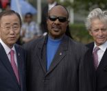 Le Secrétaire Général de l\'ONU Ban Ki Moon, Stevie Wonder et Michael Douglas ont célébré la Journée Internationale de la Paix de l\'ONU à New York le 15 septembre 2011