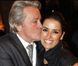 Alain Delon et Najat Dati lors du dîner organisé au Musée Rodin à l'occasion de la journée de l'Azerbaïdjan. Paris, le 15 septembre 2011.