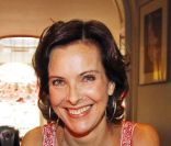 Carole Bouquet présente son vin, <em>le Sangue d\'Oro </em>aux journalistes, à Bordeaux, le 2 juin 2011