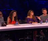 Rachel Crow, 13 ans, passe l\'audition de l\'émission <em>X Factor </em>devant le jury composé de L.A. Reid, Paula Abdul, Cheryl Cole et Simon Cowell. Le premier épisode a été diffusé sur la FOX, le 21 septembre 2011.