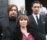 Danièle Evenou et ses fils Frédéric et Jean-Baptiste lors des obsèques de son époux Georges Fillioud, à Paris. 21 septembre 2011