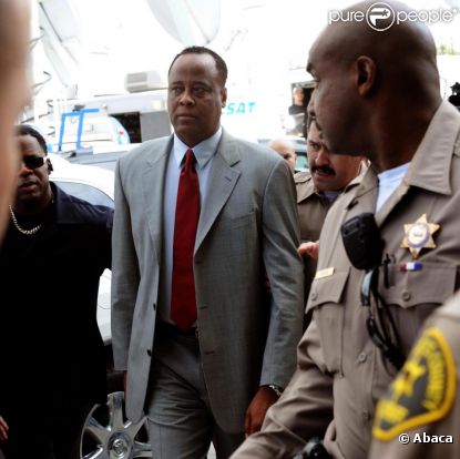 Le docteur Conrad Murray arrive au tribunal