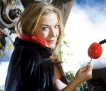 Claire Barsacq est une Blanche-Neige diabolique pour Disneyland Paris.