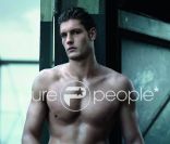 Alexandre Flanquart du Stade Français, pose pour le calendrier des Dieux du Stade 2012 